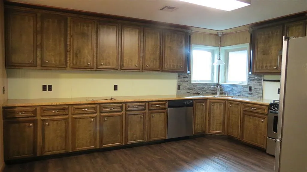 1144 Peschel Ln — Photo 3