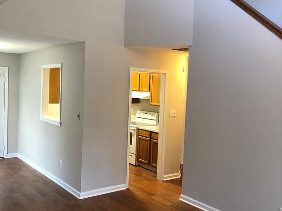 3rd image of 1049 Whitfield Ct SE