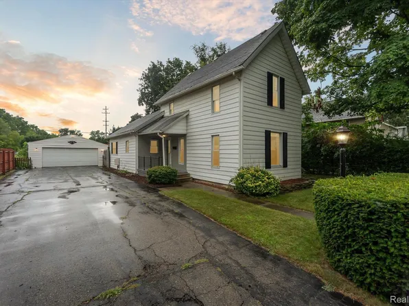 607 Woodlawn Ave, Owosso, MI 48867
