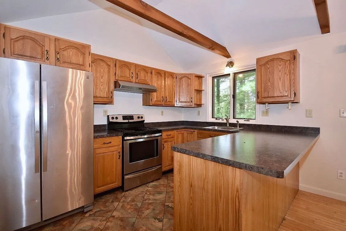 3 bed, 2.0 bath, 1118 sqft, $3,300 — Photo 2