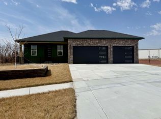 3013 W Laux Dr, Hastings, NE 68901