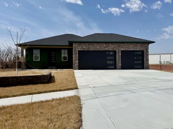 3013 W Laux Dr, Hastings, NE 68901