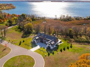 1105 Tanager Hl, Wayzata, MN 55391