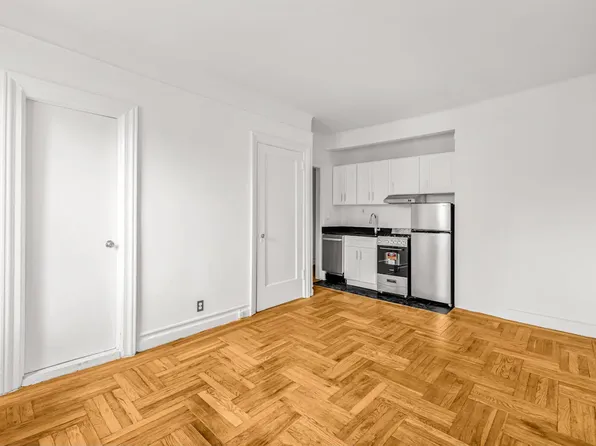 140 Waverly Pl APT 4A, New York, NY 10014