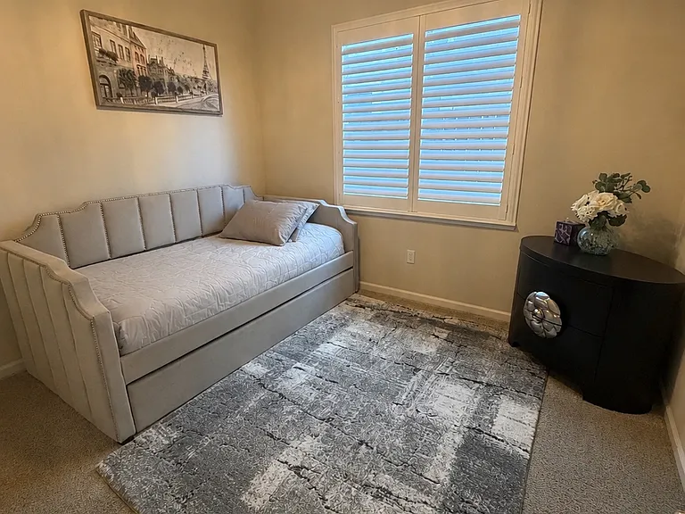 Bungalow Ln — Photo 3