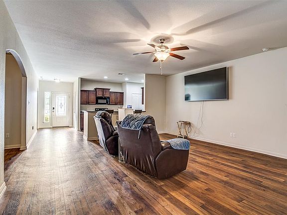 4th image of 2100 Mulberry Dr