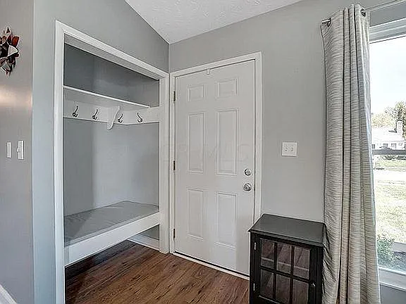 1919 Barnard Dr — Photo 3