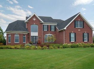 15 Somerset Hills Ct, Hawthorn Woods, IL 60047