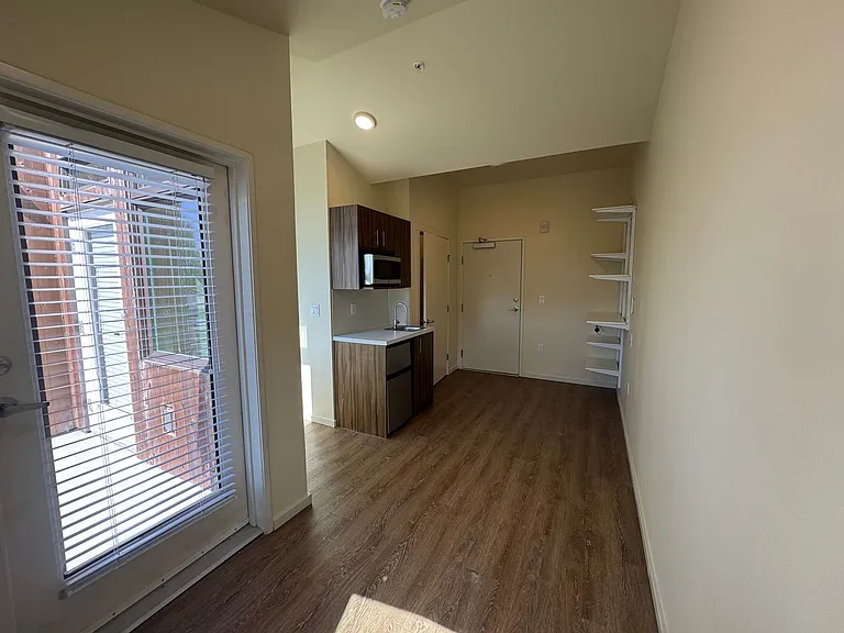 Plaza Apartments — Photo 113