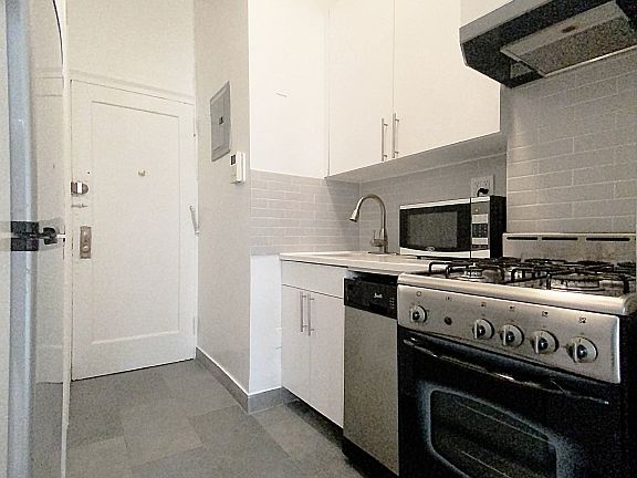 5th image of 1 Sheridan Sq APT 2B