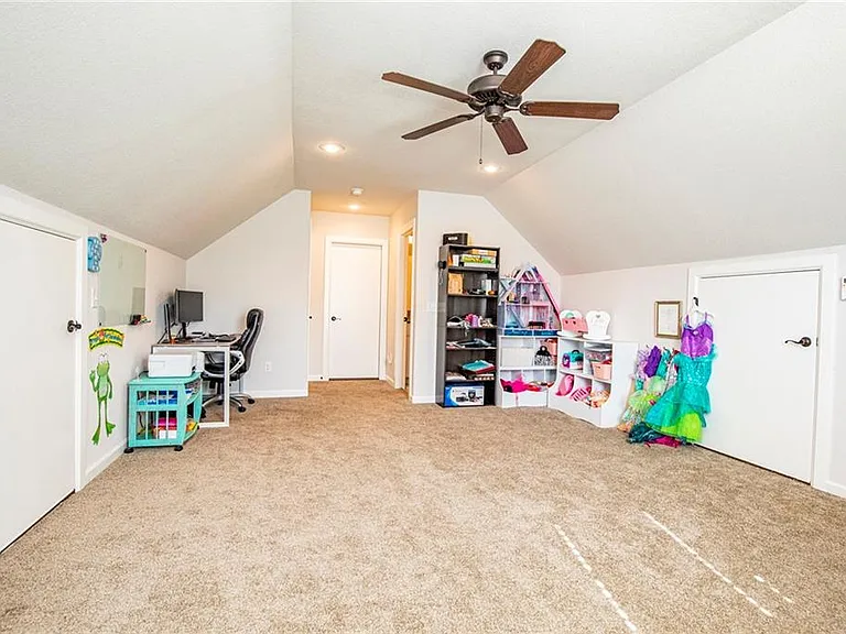 1700 Abbey Ln — Photo 11