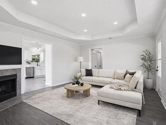 3rd image of 3805 Linstrom Dr