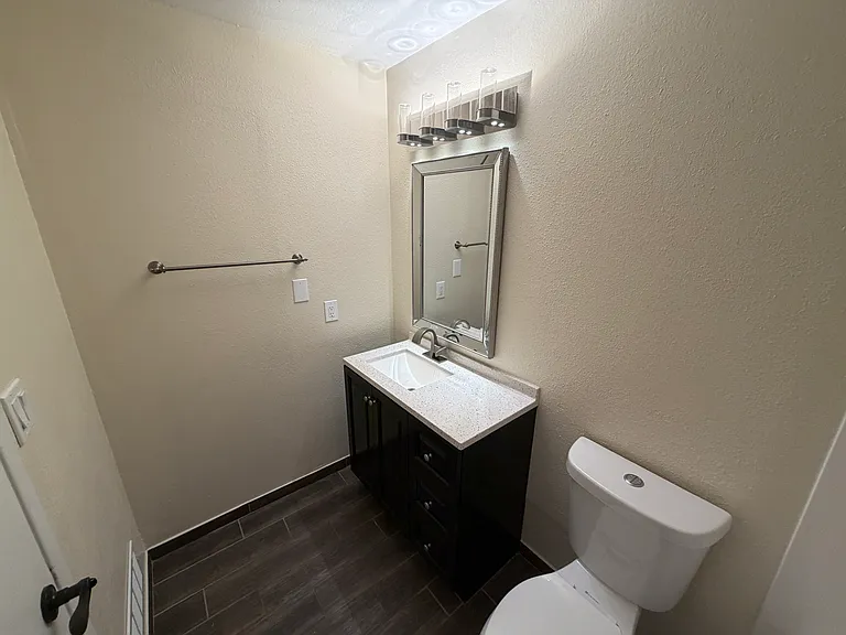5502 W Frier Dr — Photo 24