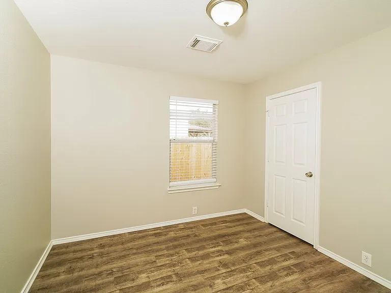 15810 Brisbane Dr — Photo 11