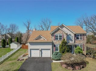 360 Ramblewood Dr, Easton, PA 18040