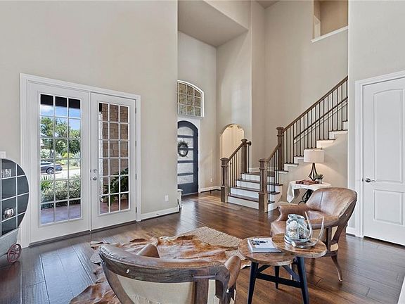 3rd image of 202 Coopers Crown Ln