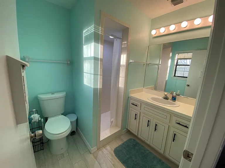 Main Bedroom Bath