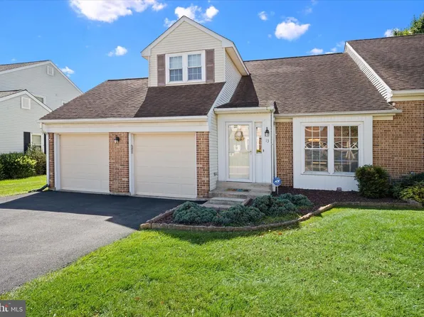13 Green Meadow Ct, Newark, DE 19711
