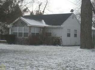 3389 Loon Lake Shores Rd, Waterford, MI 48329