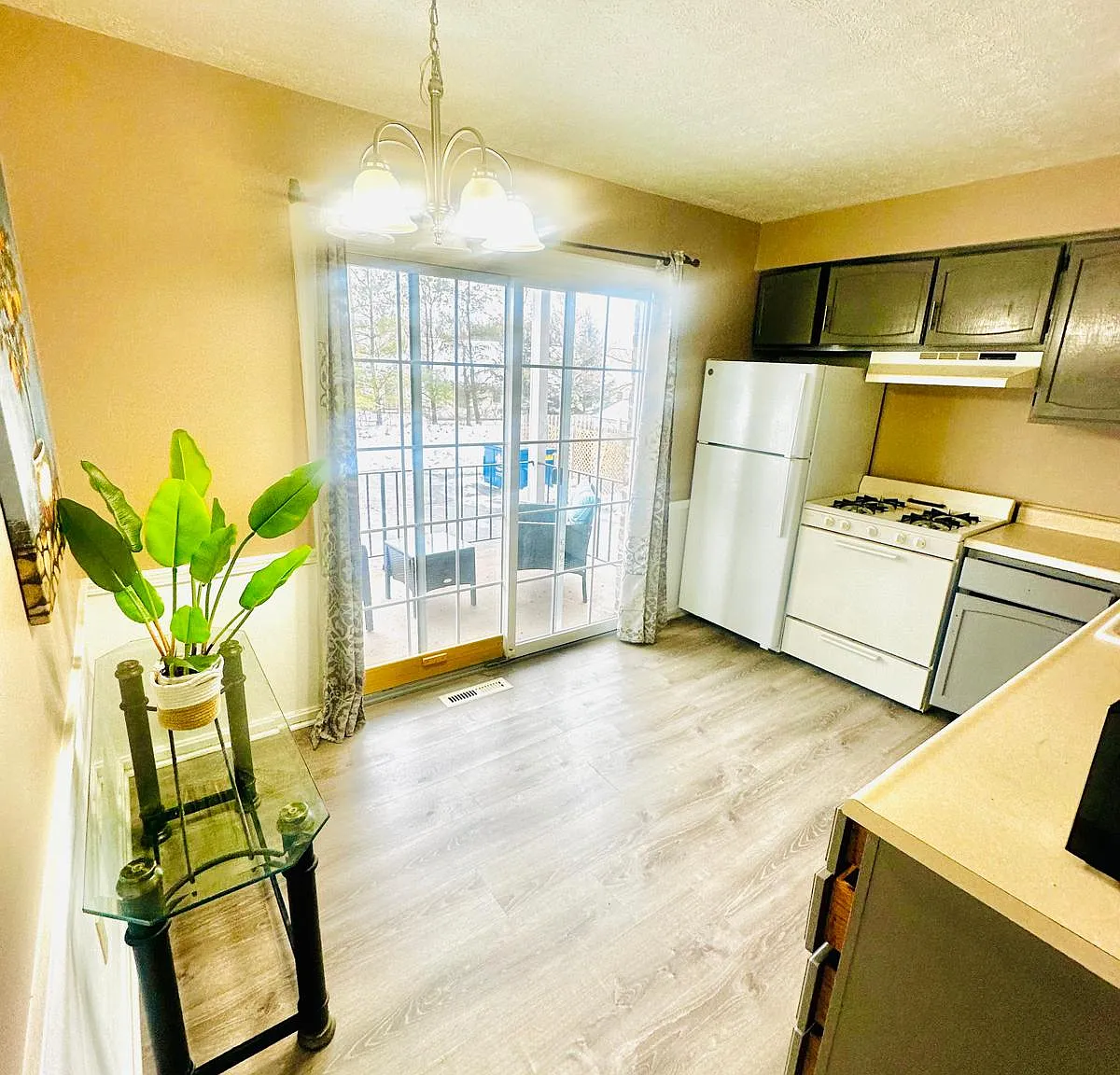2 bed, 1000 sqft, $1,200 — Photo 4