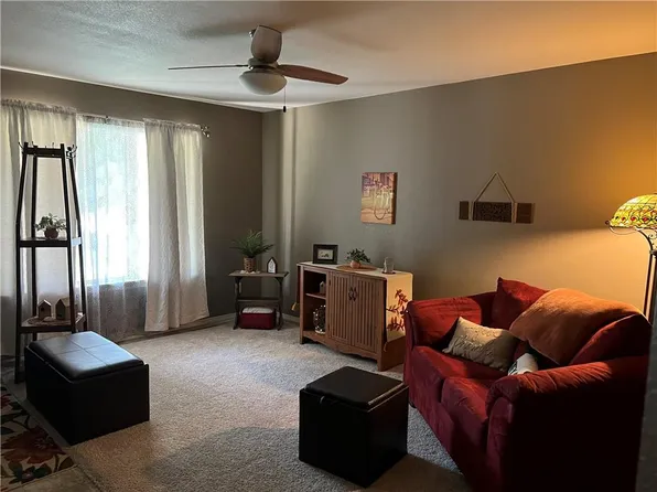 1643 N Ray Ave, Maryville, MO 64468