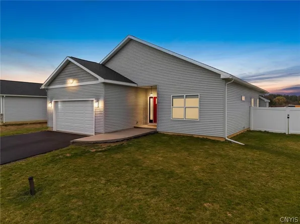 241 Bloomfield St, Baldwinsville, NY 13027