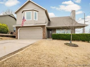 10932 S Oak Ave, Jenks, OK 74037