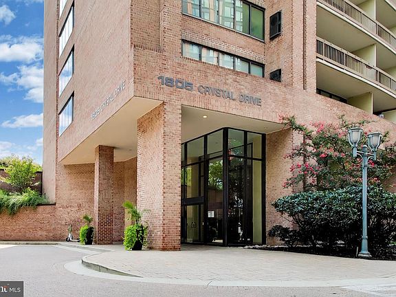 2nd image of 1805 Crystal Dr APT 1102S