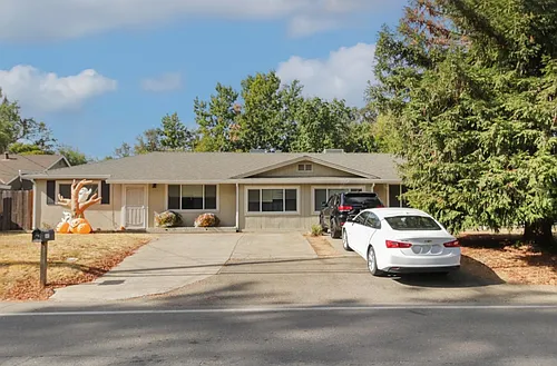 3413 Marshall Ave Photo 1