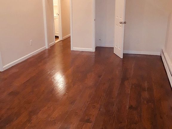3rd image of 11 Halewood Dr