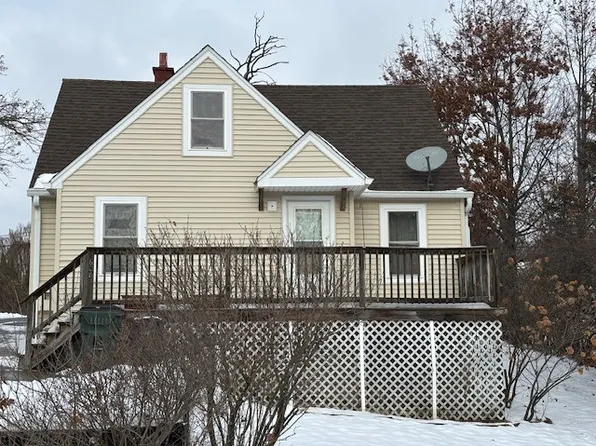 608 Mohawk Dr, Round Lake Heights, IL 60073