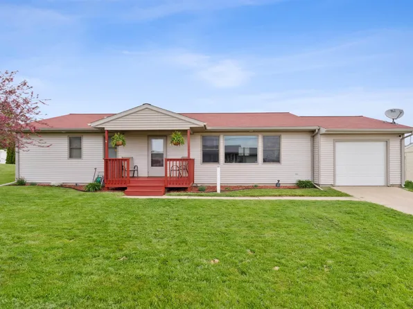 512 Walnut Ct, Waverly, IA 50677