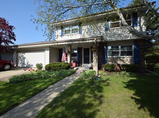 6053 Trail Ridge Dr, Greendale, WI 53129