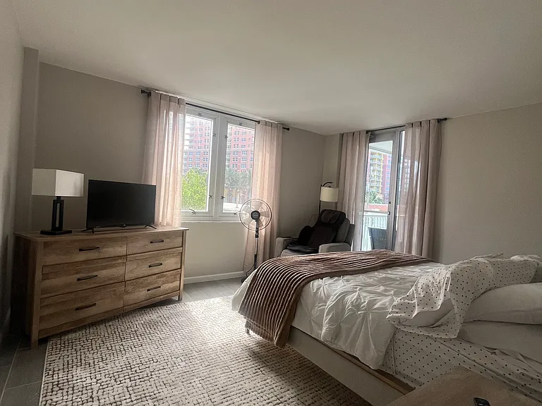 2200 NE 33rd Ave #3 — Photo 16