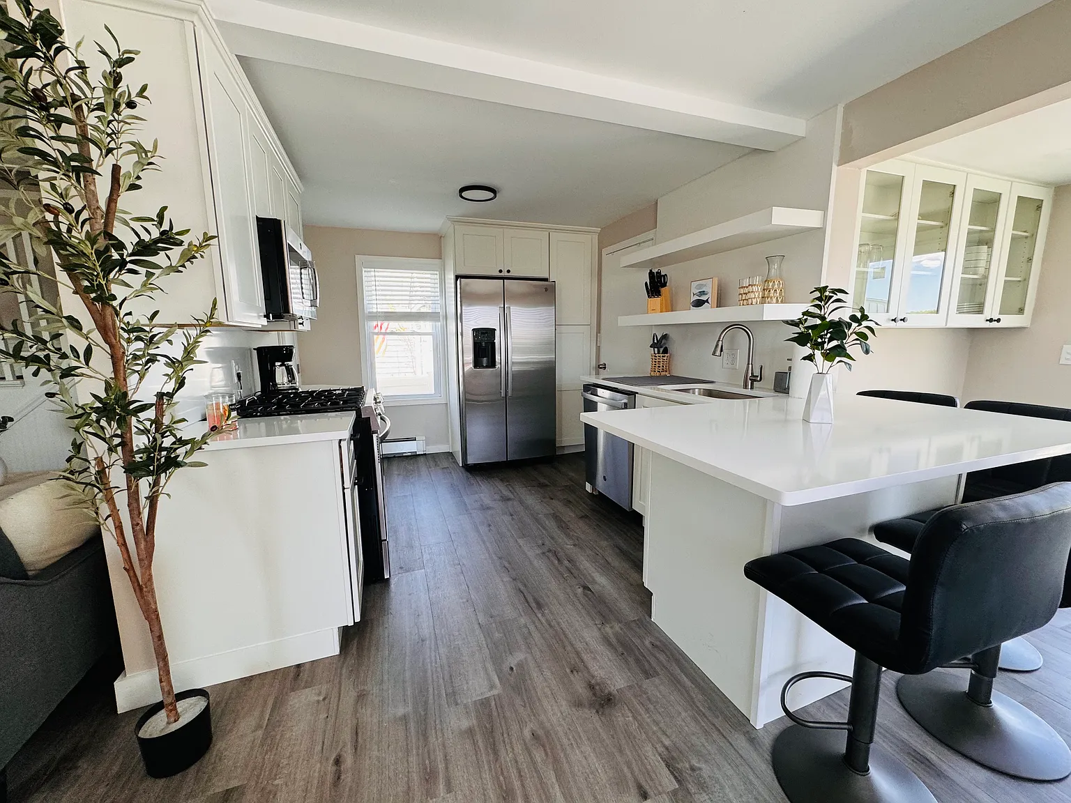 4 bed, 932 sqft, $4,500 — Photo 2