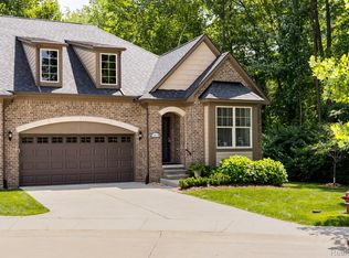 1079 Hampshire Ct, Rochester, MI 48307