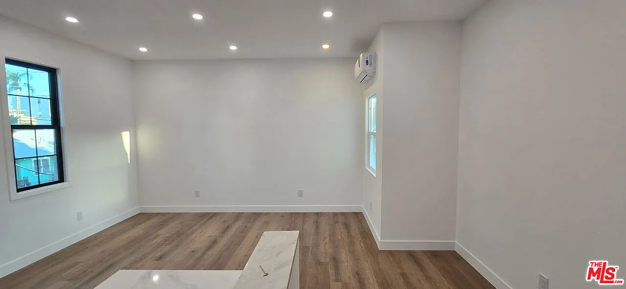 1047 Irolo St — Photo 3