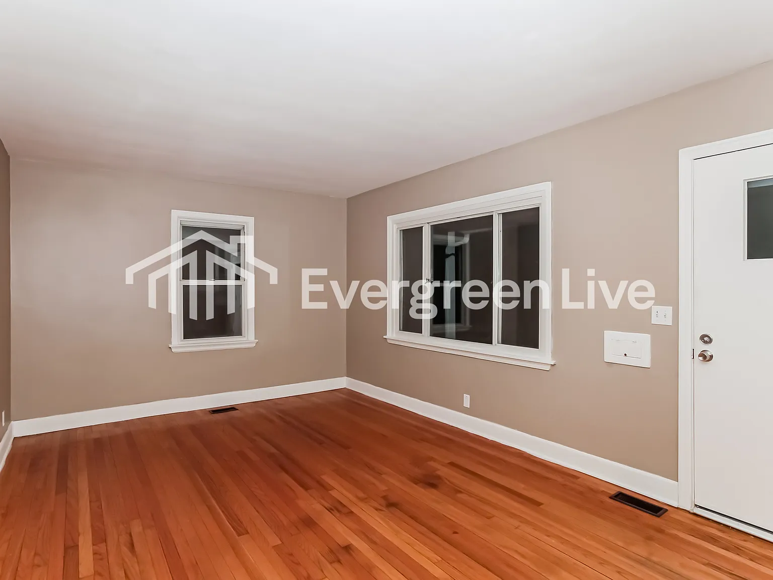 3 bed, 1.0 bath, 1363 sqft, $1,495 — Photo 2