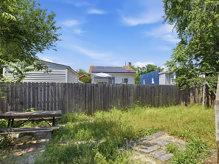 4318 Lawrence St — Photo 29