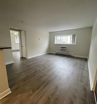 3rd image of 106 Broad St APT 35