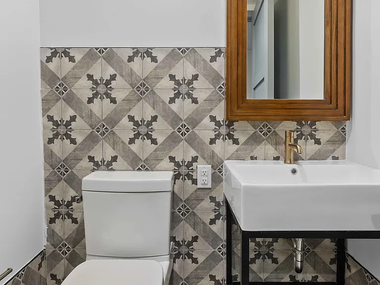 23 Menahan St #1E — Photo 8