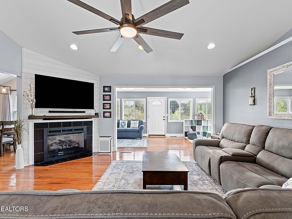 5th image of 309 Strata Ct