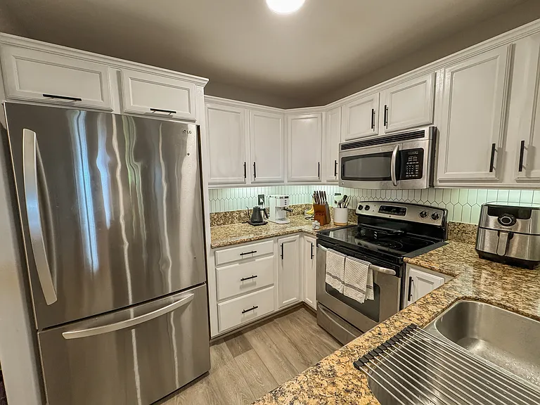 5252 Balboa Arms Dr #177 — Photo 13