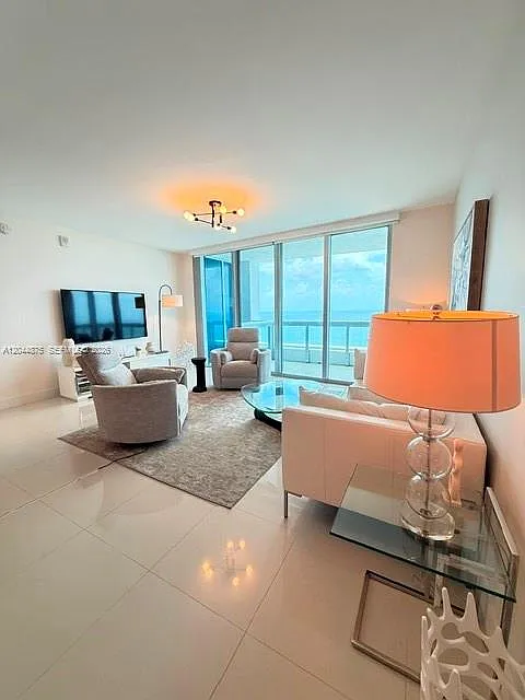 6899 Collins Ave #2201