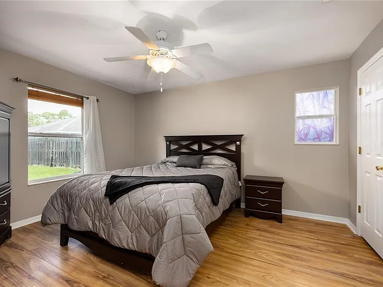 1608 NE 45th Pl — Photo 5