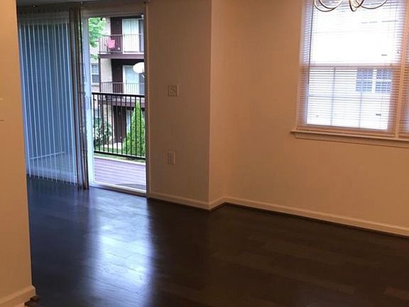 5th image of 219 Crocker Dr APT D