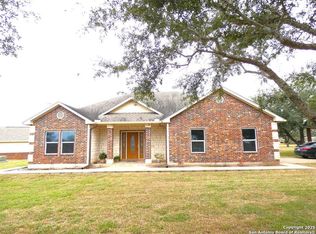 283 Live Oak Rd, Beeville, TX 78102