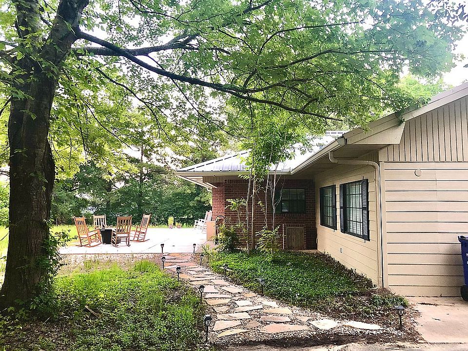 1st image of 203 Pecan Hill Ln