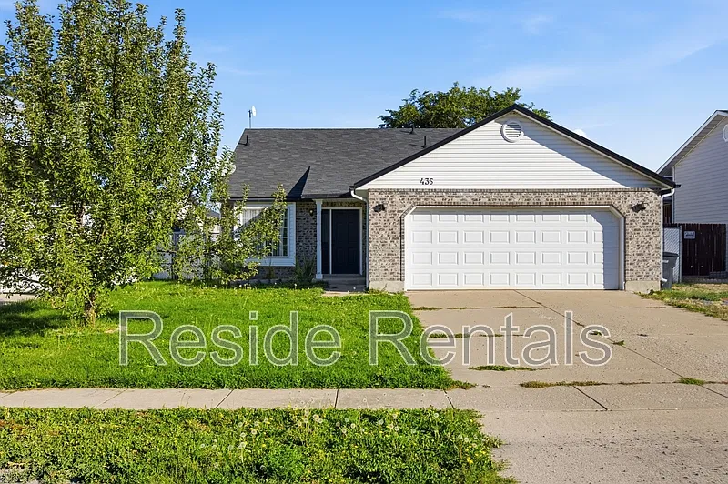 3 bed, 2.0 bath, 1700 sqft, $2,200 — Photo 1