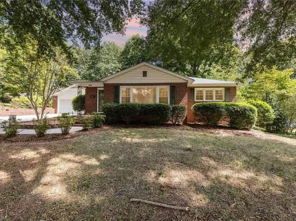 816 Elm St, Eden, NC 27288